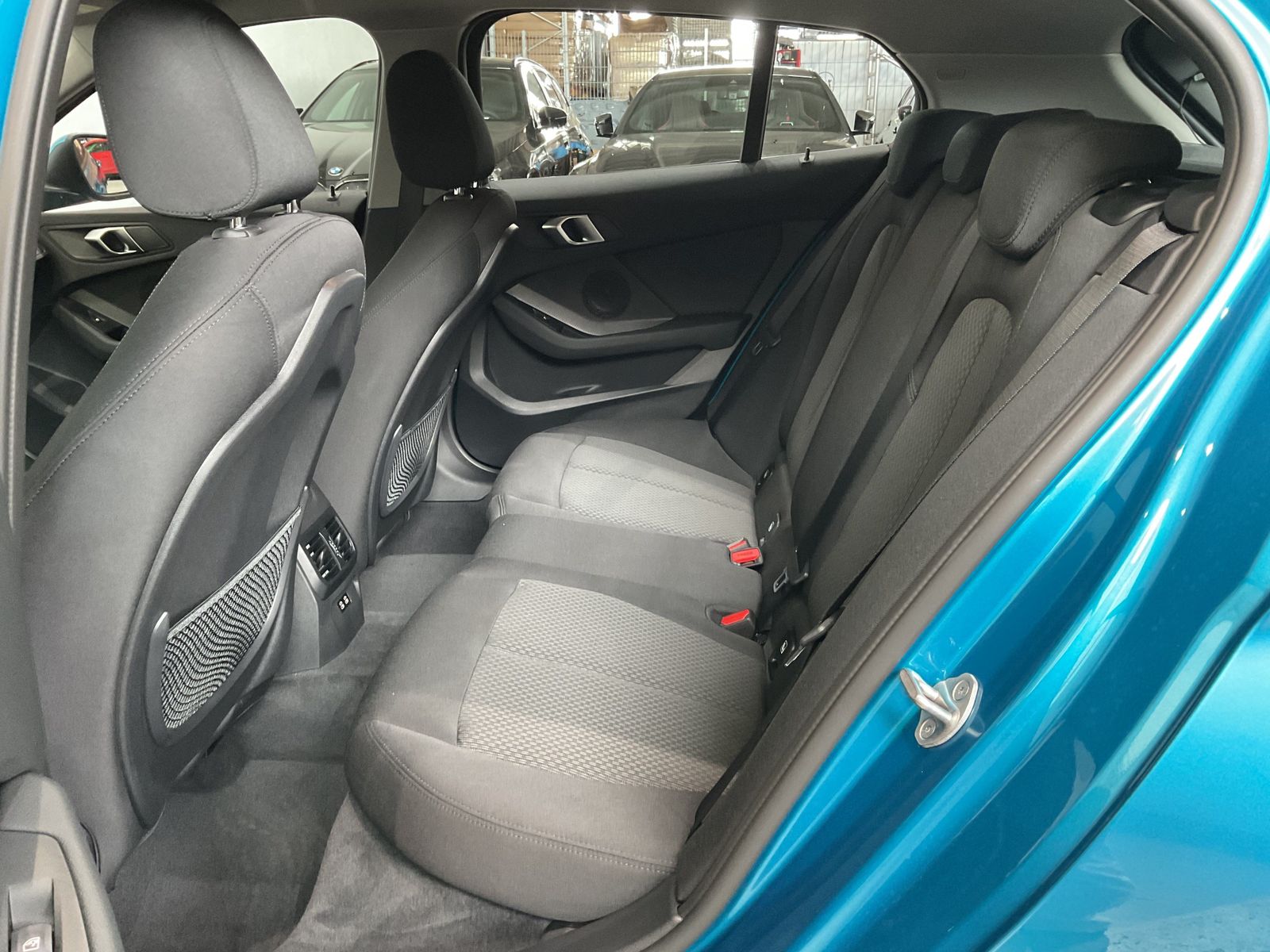 Fahrzeugabbildung BMW 116i | Außenspiegelpaket | Tempomat | Sitzheizun