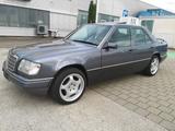 Mercedes-Benz E 220 Lim. Aus 2.Hand Alter Fahrzeugbrief vorhan - Mercedes-Benz Alt