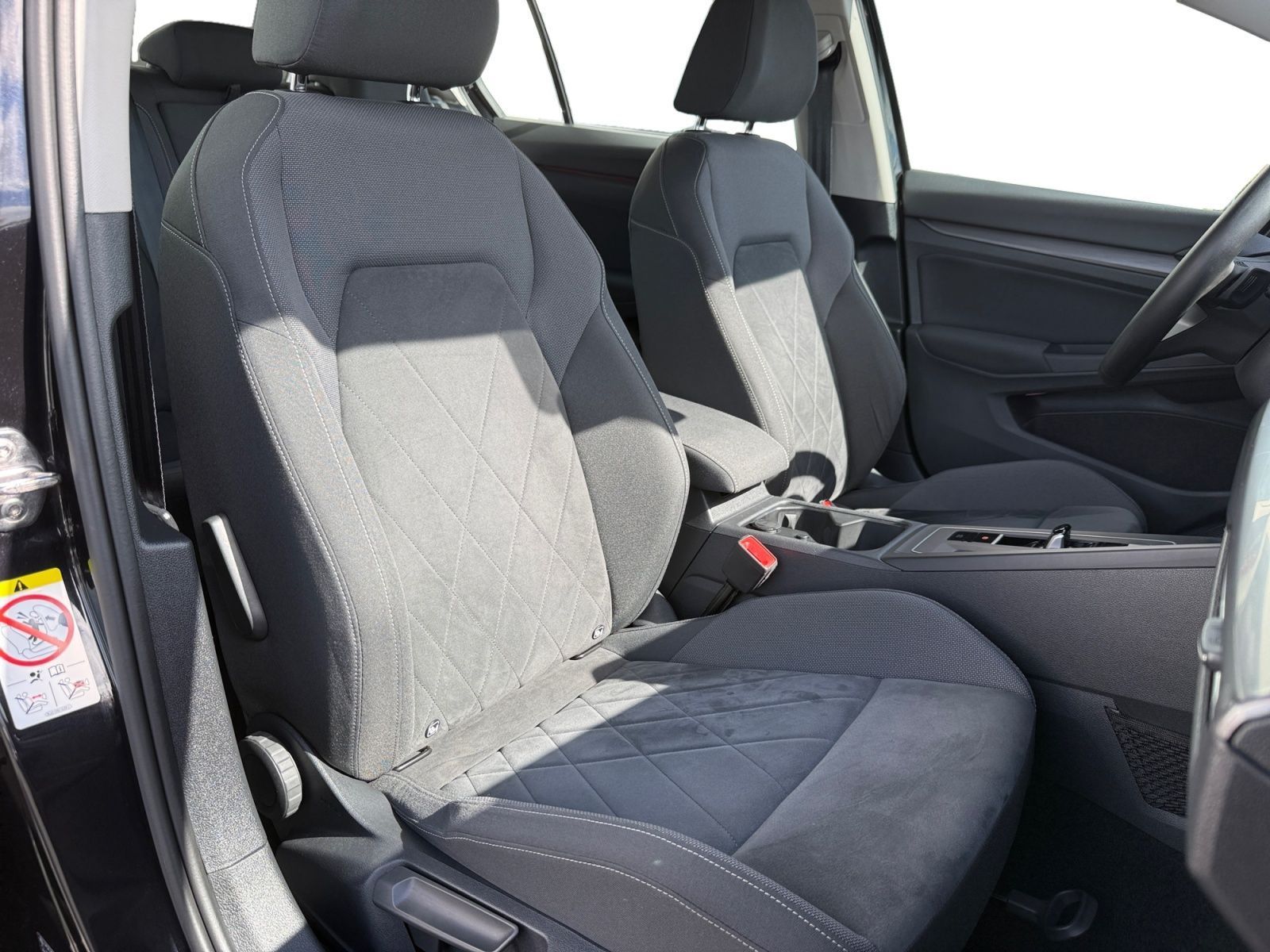 Fahrzeugabbildung Volkswagen Golf VIII 2.0 TDI Style AHK MATRIX-LED