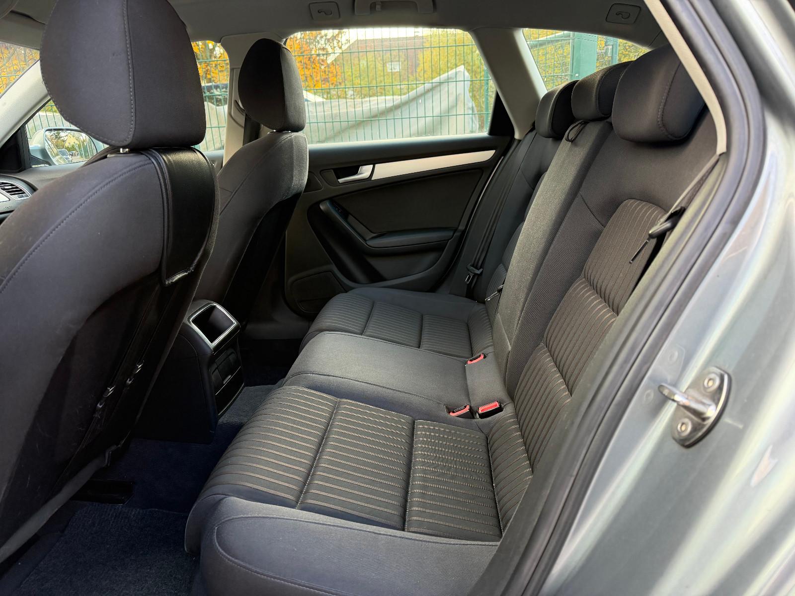 Audi A4 2010 — photo 6