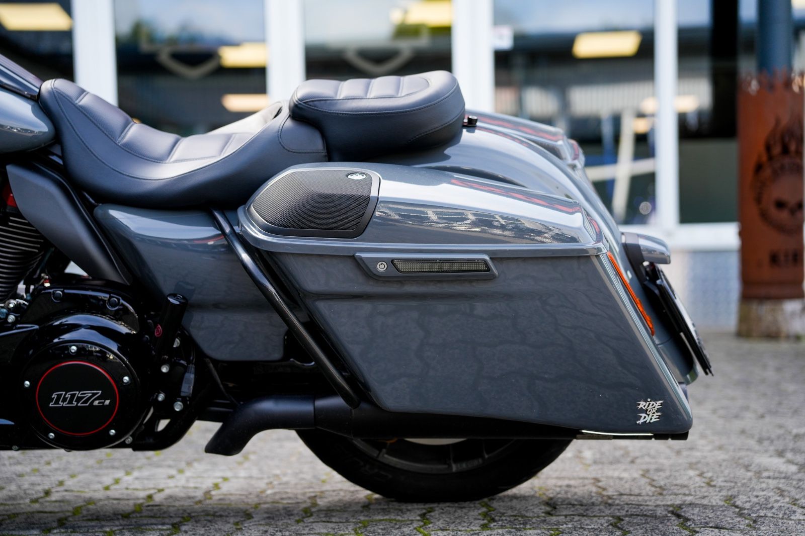 Fahrzeugabbildung Harley-Davidson FLTRXSE CVO Road Glide - JEKILL & HYDE -