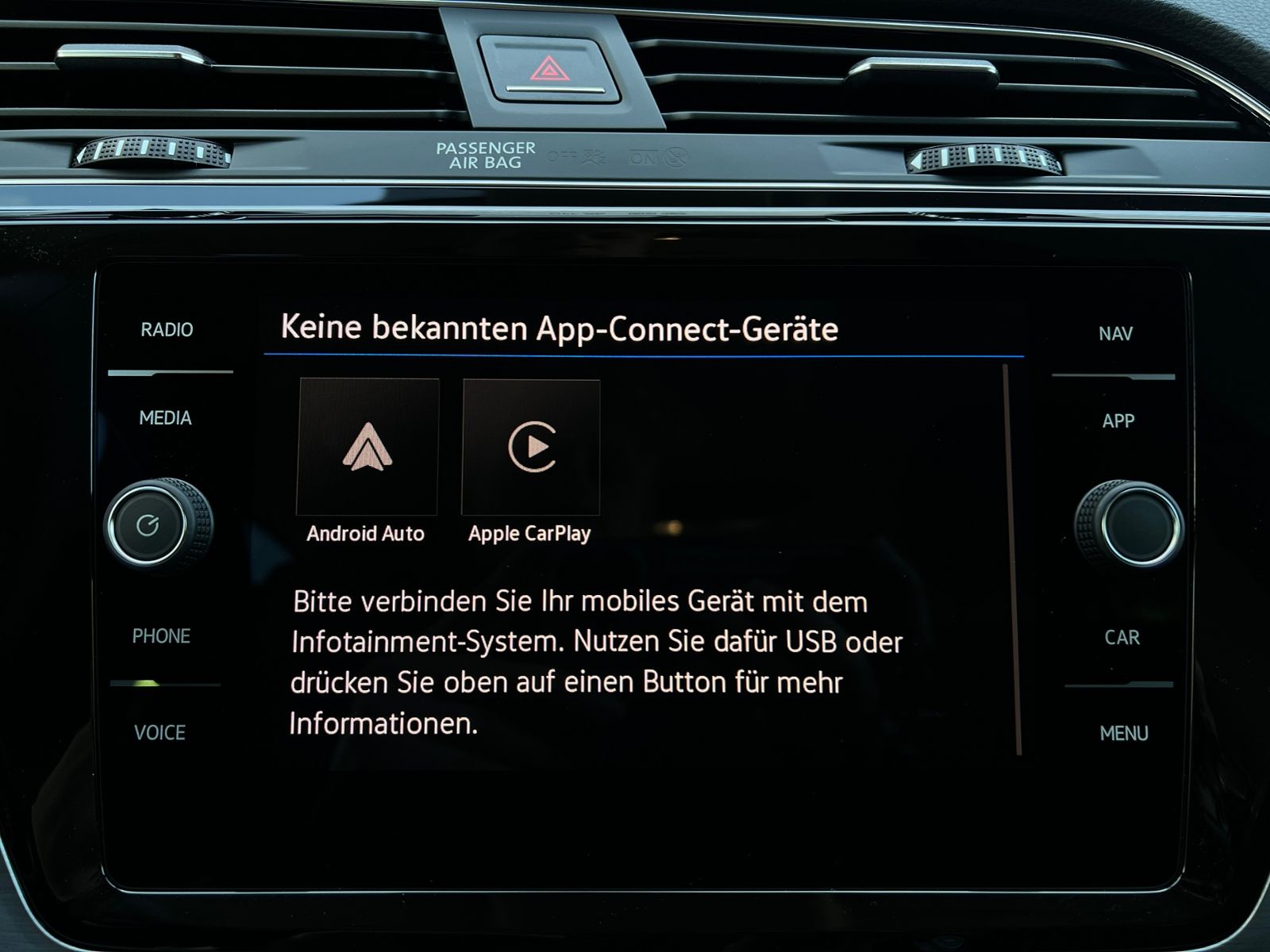 Fahrzeugabbildung Volkswagen Touran Comfortline 1.5 TSI DSG *LED, AHK, 7-Sitz