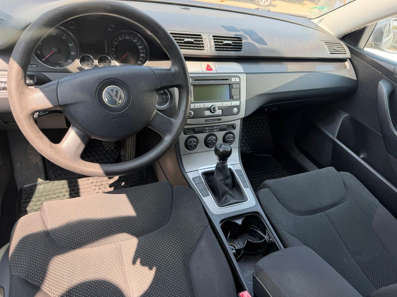 Volkswagen Passat 2006 — interior