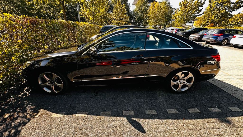 Image of Mercedes-Benz E 200