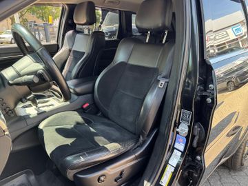 Jeep Grand Cherokee - 12