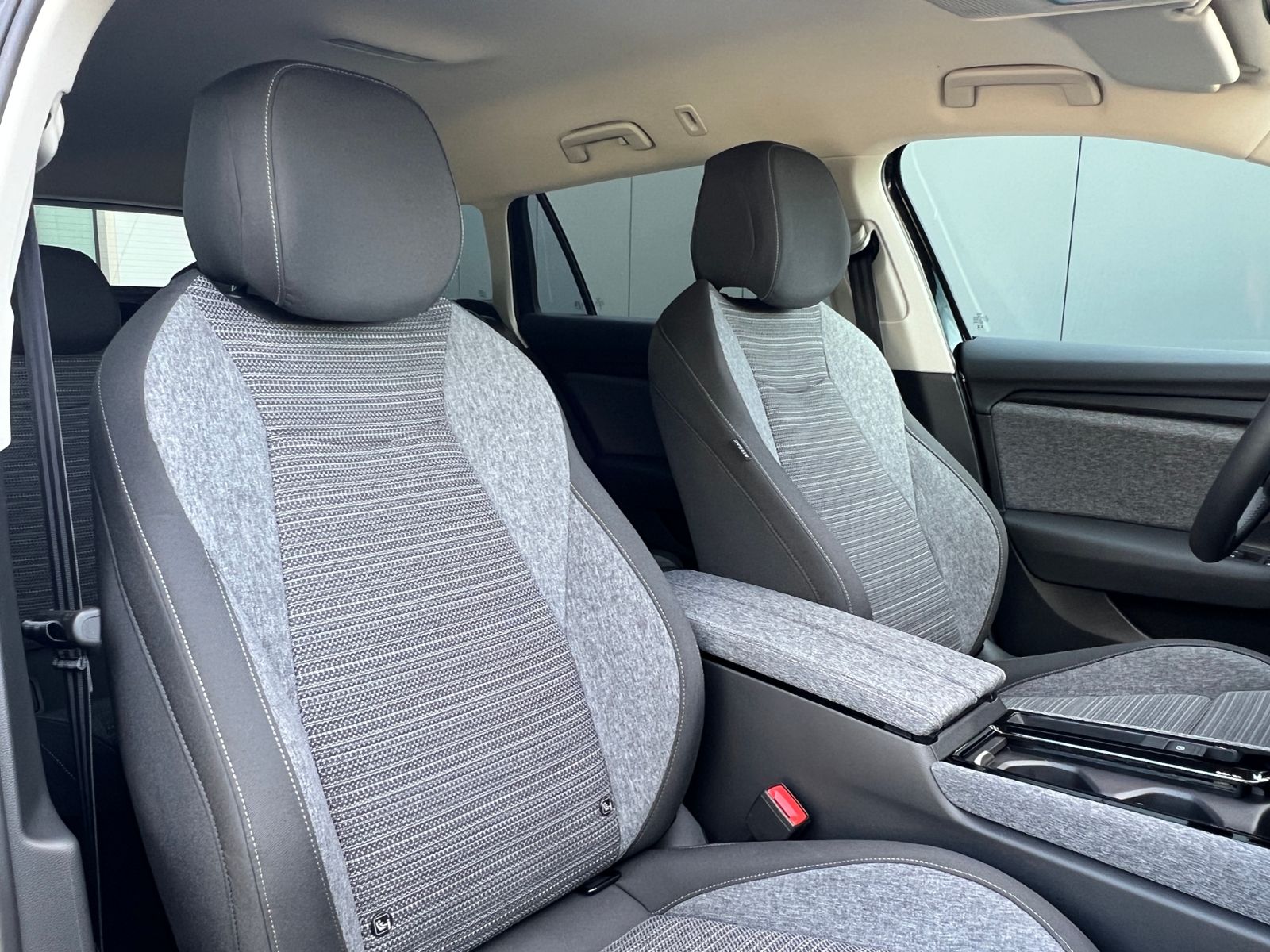 Fahrzeugabbildung SKODA Superb Combi Selection 2.0 TDI DSG *AHK, Navi, K