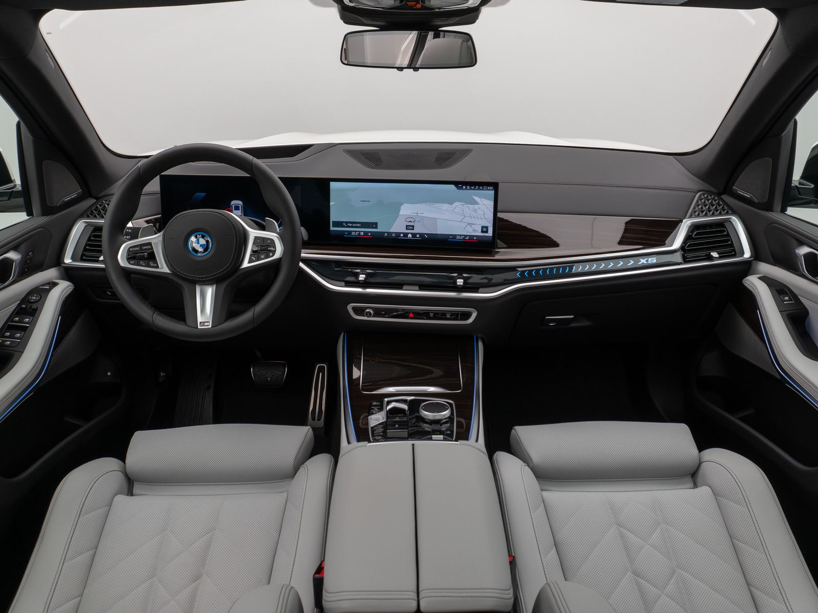 Fahrzeugabbildung BMW X5 xD50e M Sport Panorama 360°HUD DAB H/K SoftCL