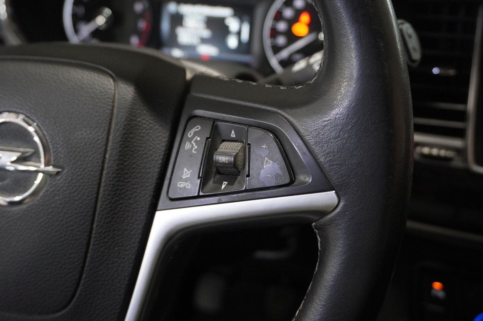 Fahrzeugabbildung Opel Mokka X 1.4 INNOVATION NAVI/LED/KAMERA/SPORT/SHZ