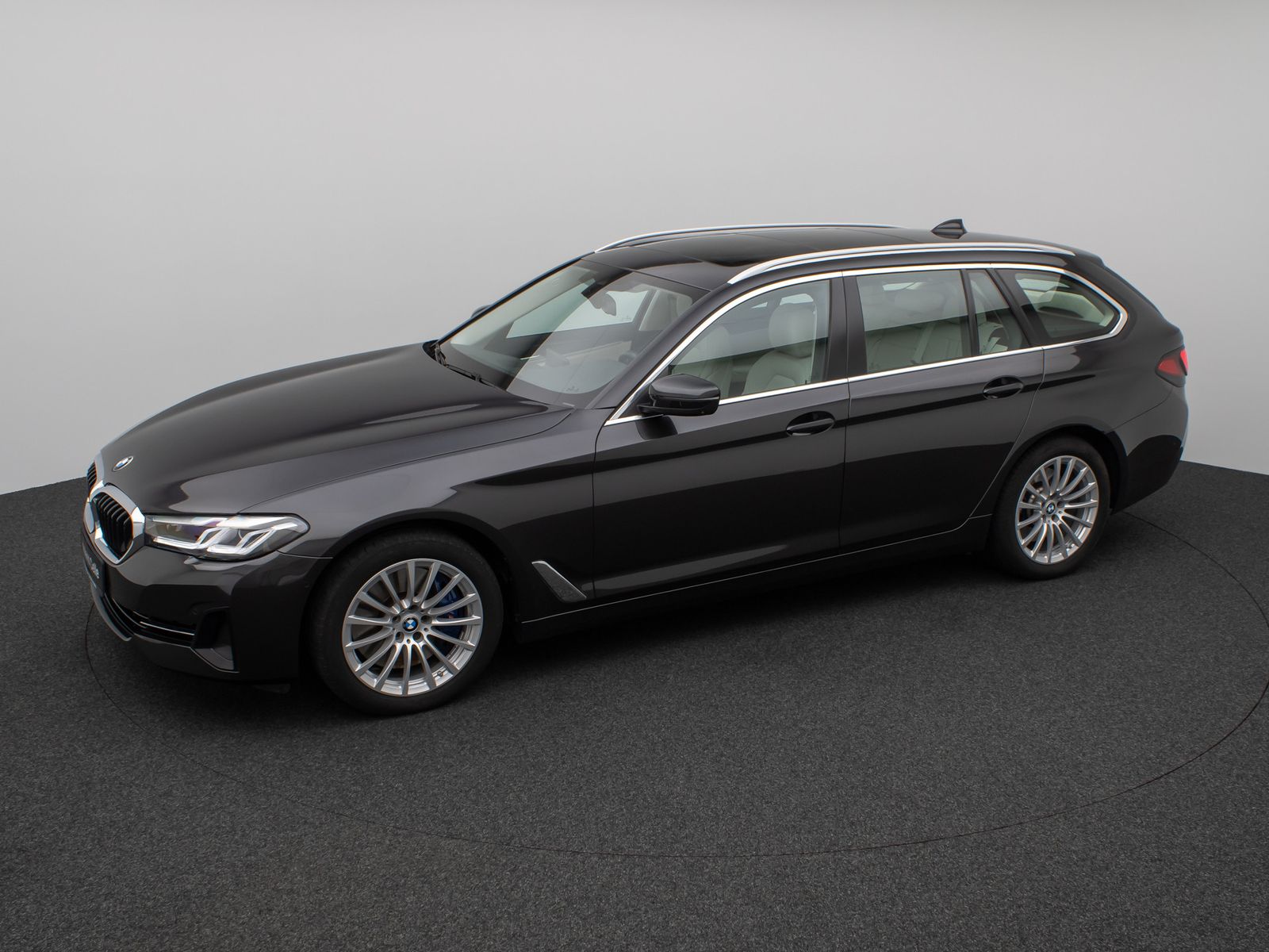 Fahrzeugabbildung BMW 540i xD Panorama 360°DAB Fernlichtassist Sport