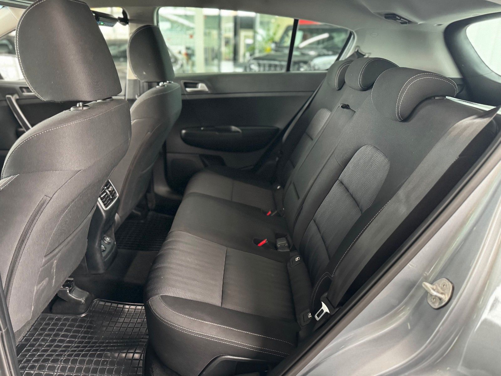 Fahrzeugabbildung Kia Sportage 1.6T Spirit DAB Navi Sitzheizung TOP