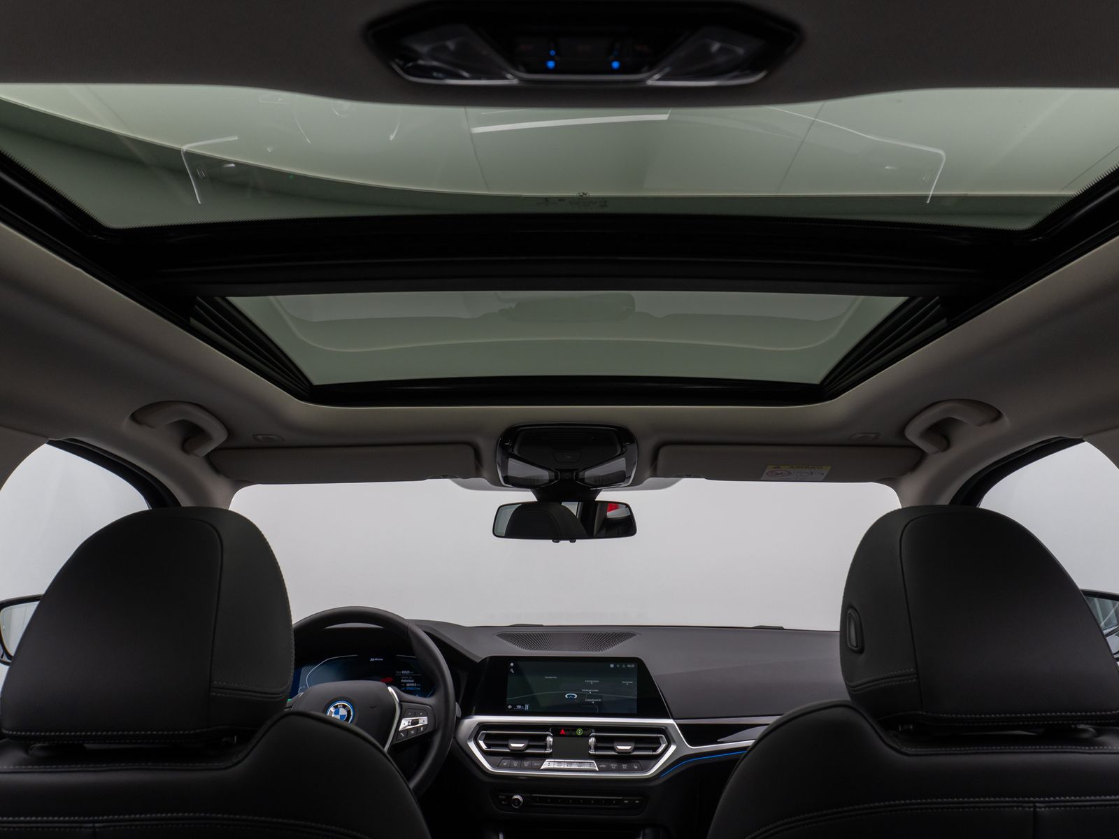 Fahrzeugabbildung BMW 320e Sport Line Panorama DAB CockPitPr PDC Alarm