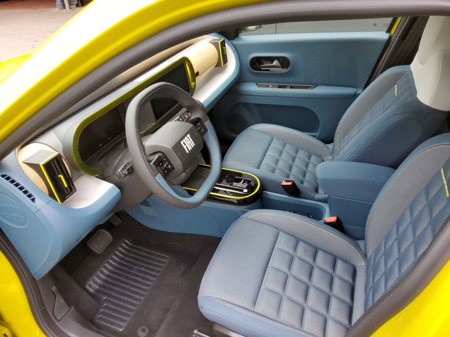 Fahrzeugabbildung Fiat Grande Panda 83 kW La Prima Elektro Sondereditio