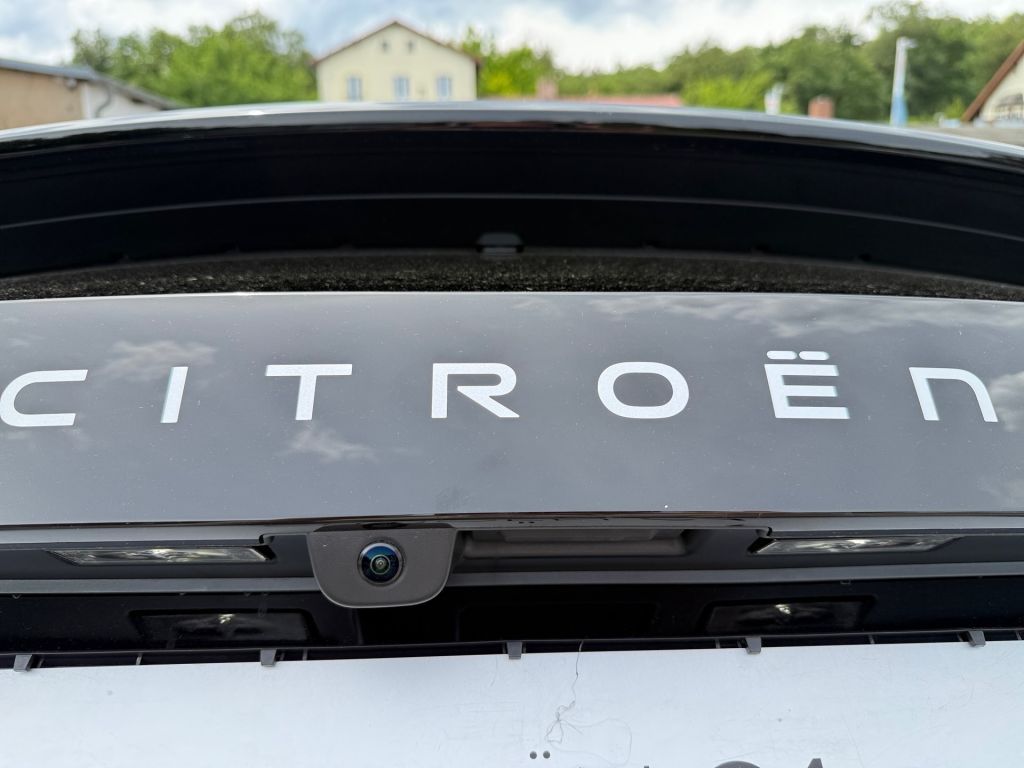 Fahrzeugabbildung Citroën C4 Hybrid 145 TEAM D * Ganzjahresreifen