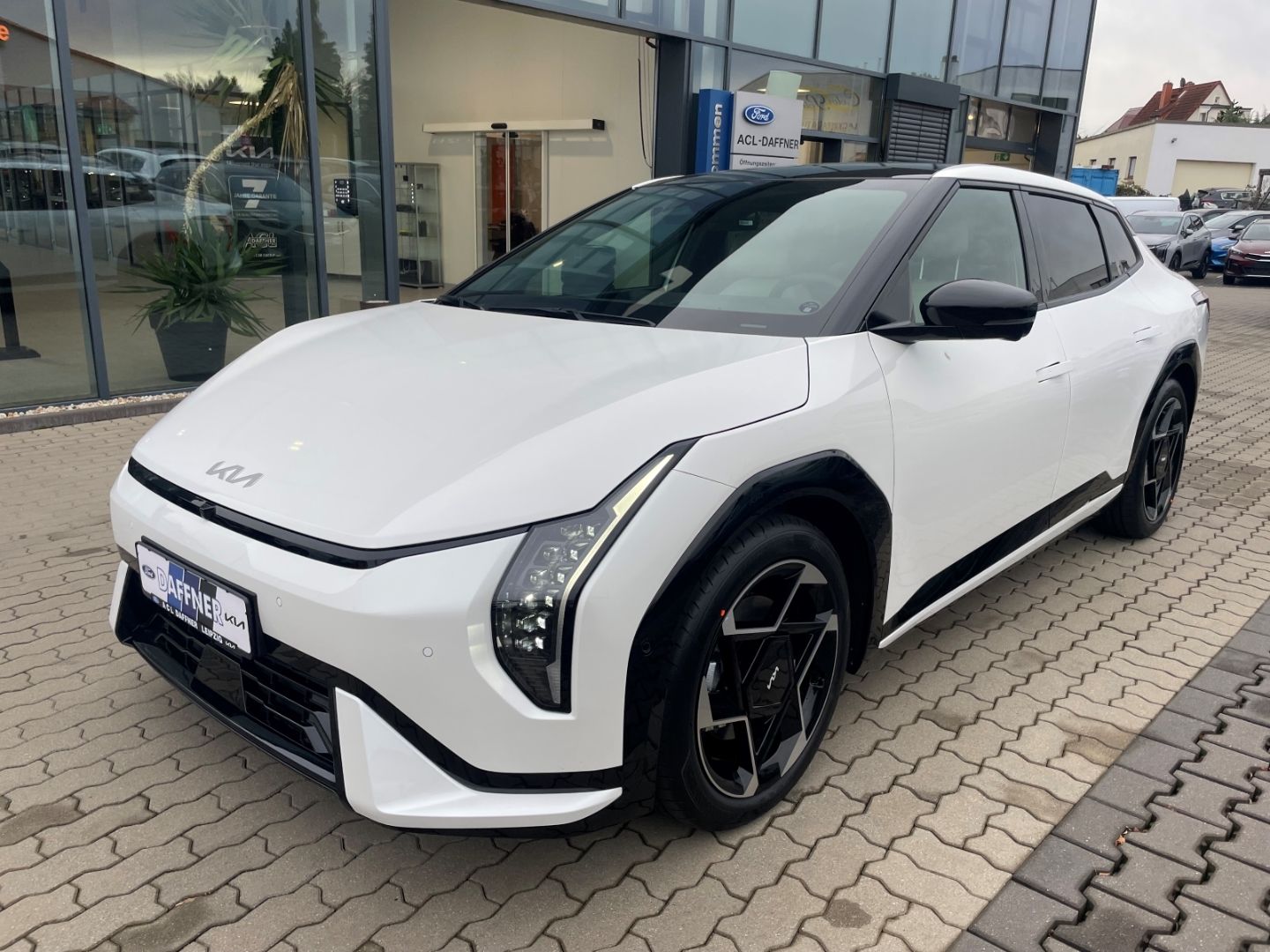 Fahrzeugabbildung Kia EV4 Fastback Kamera Schiebedach Sitzbelüftung