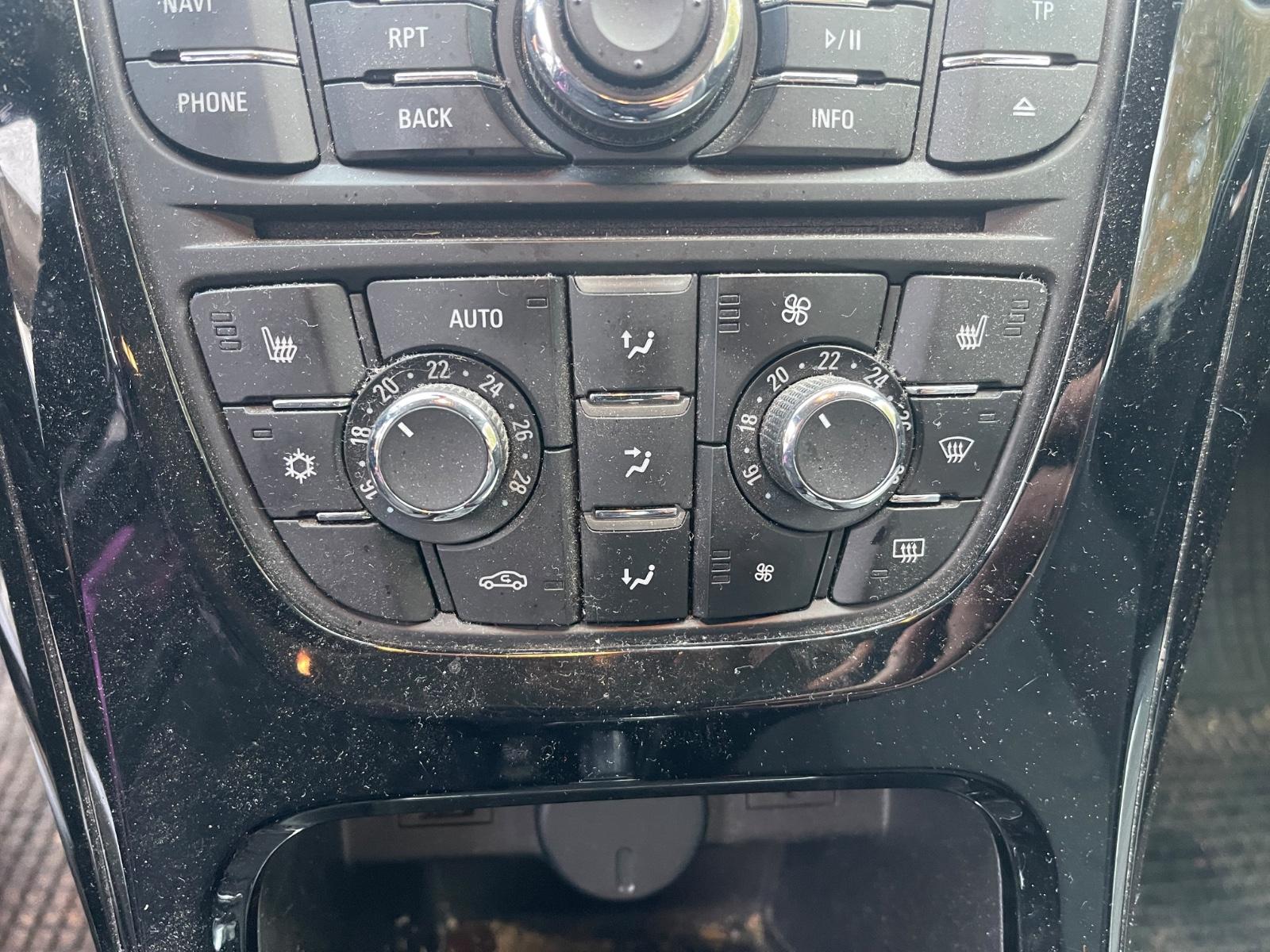 Opel Astra 2015 — photo 19