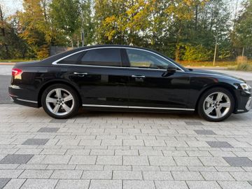Audi A8 - 4