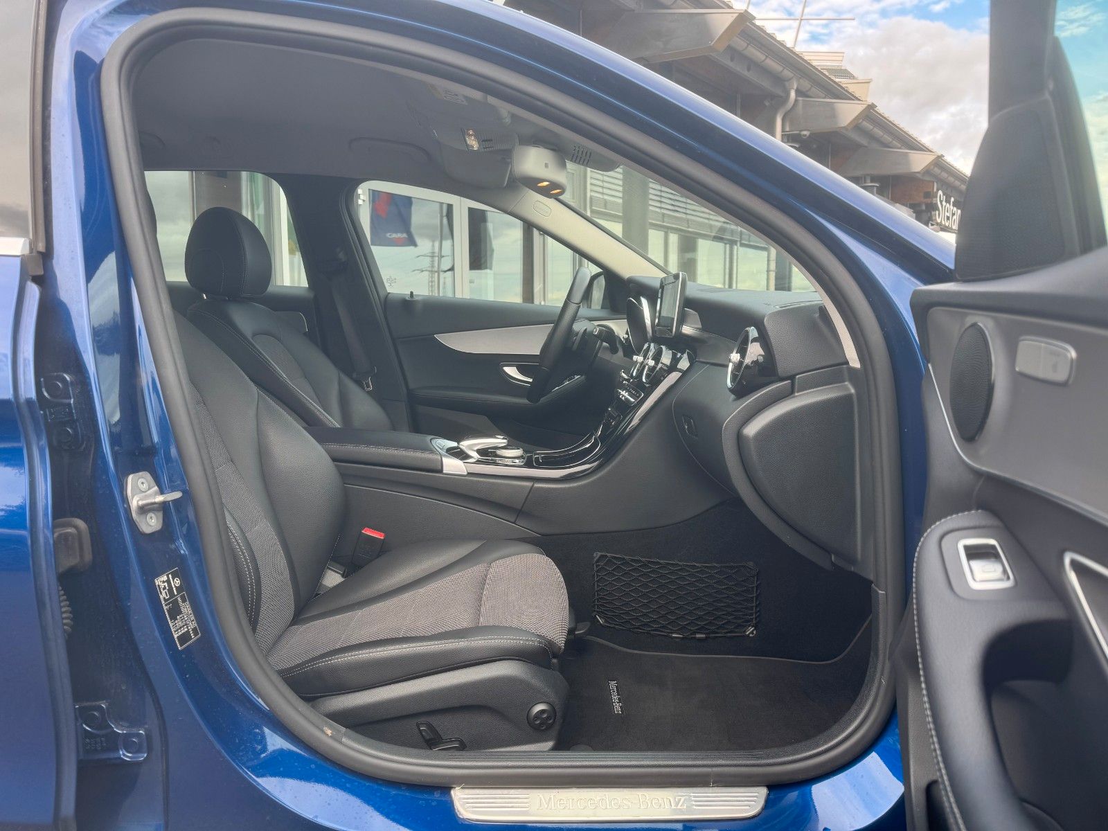 Fahrzeugabbildung Mercedes-Benz C 300 T Avantgarde+Ambiente+LED+IHC+SpiegelP