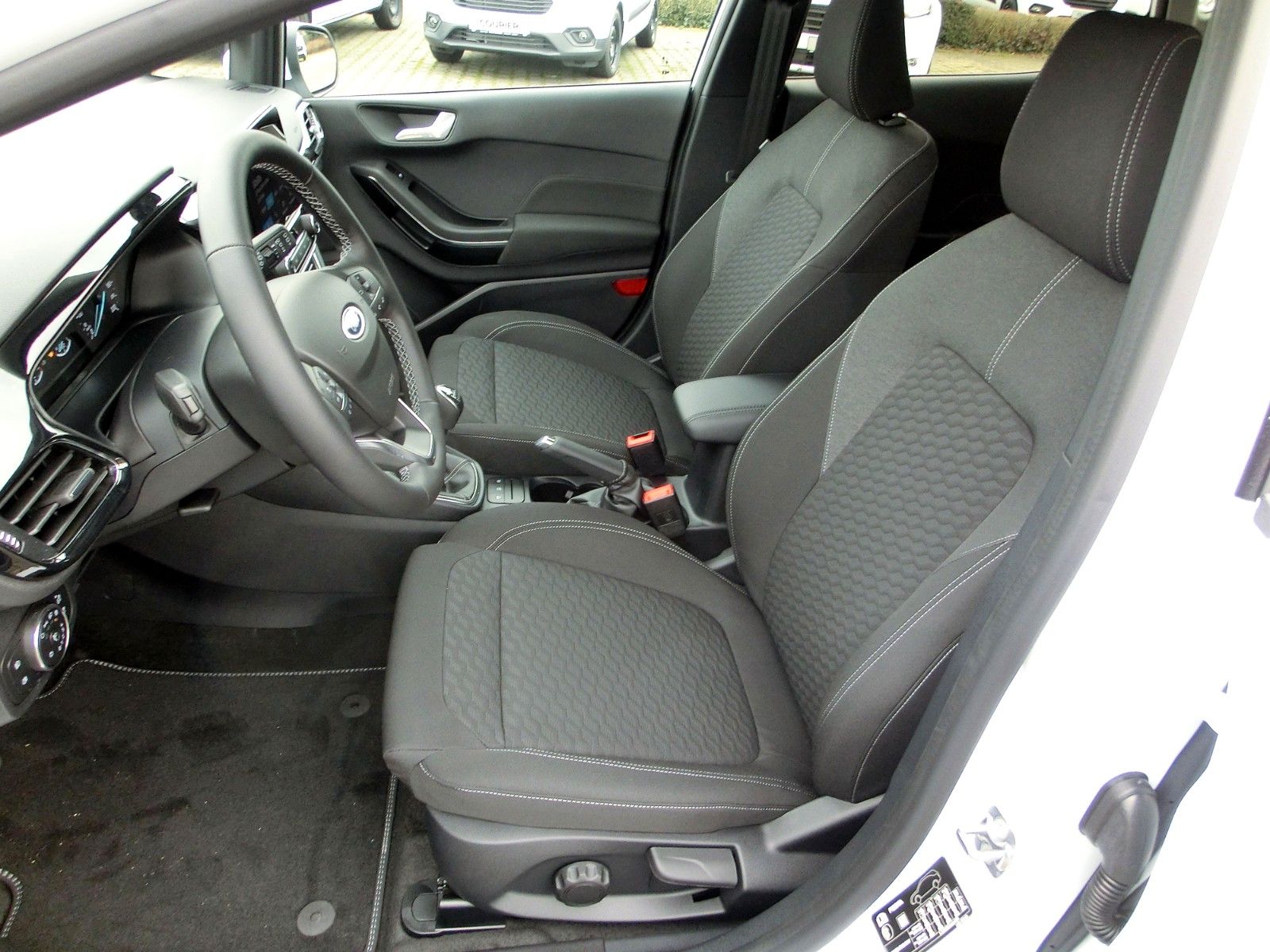 Fahrzeugabbildung Ford Fiesta Titanium *LED*Winterpaket*Parkpilot*
