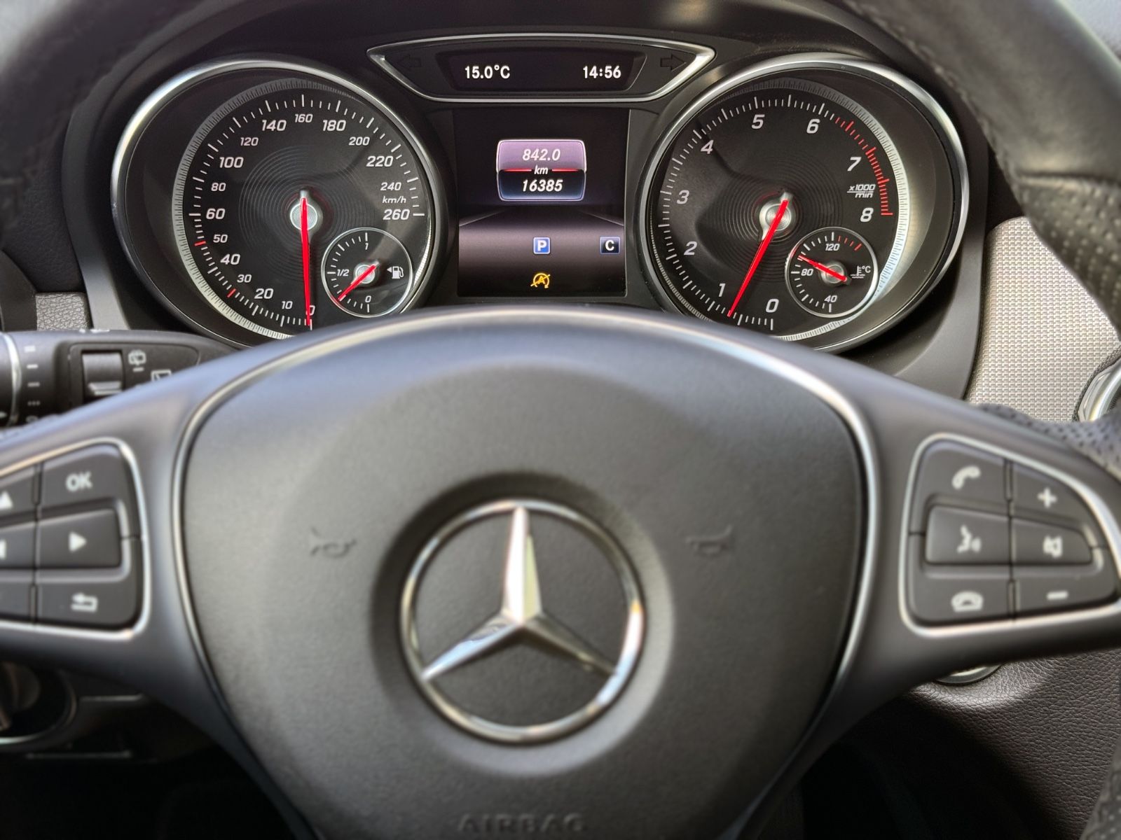 Mercedes-Benz GLA 180 Urban STANDHEIZUNG PANORAMA LED foto 19
