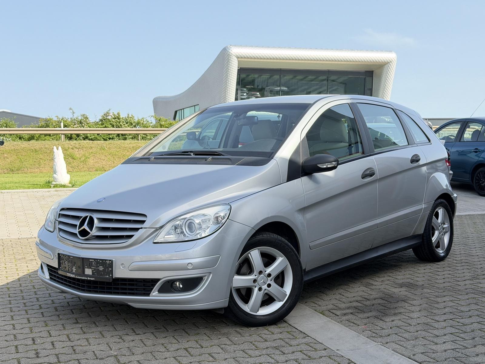 Mercedes-Benz B 200 Automatik/TÜV neu/Bi-Xenon/8-fach bereift