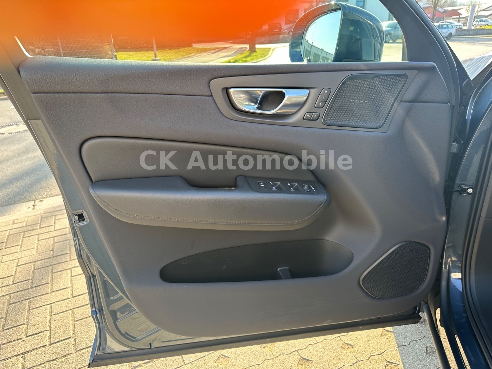 Fahrzeugabbildung Volvo XC60 T6 Plus Bright Recharge AWD/Navi/Pano/AHK