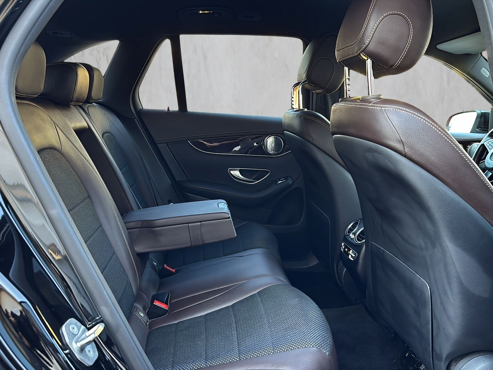 Fahrzeugabbildung Mercedes-Benz GLC 250 d 4Matic EXCLUSIVE BURMESTER AHK LED PDC