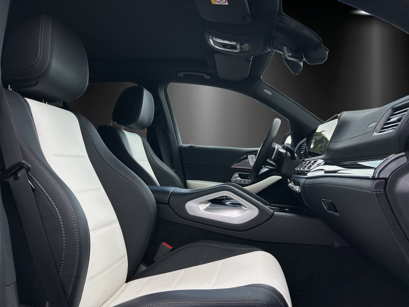 Fahrzeugabbildung Mercedes-Benz GLE 300 d 4MATIC AMG 360° PANO 22" MULTIBEAM