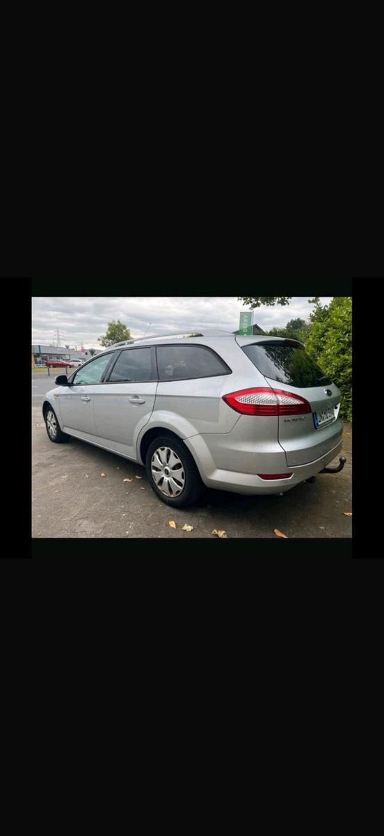 Ford Mondeo 2010 — rear view