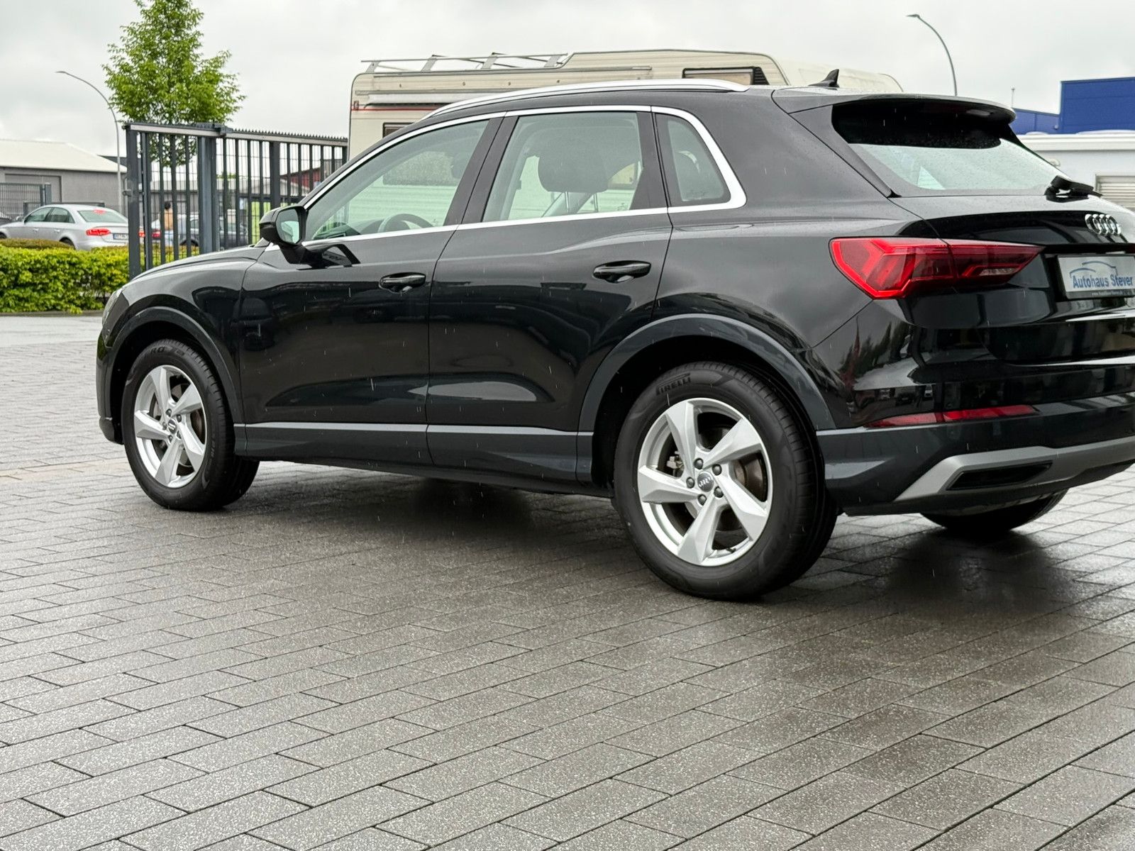 Fahrzeugabbildung Audi Q3 40 TFSI quattro advanced NAVI KLIMAAUTO PDC