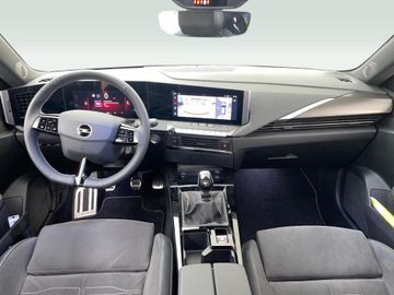 Fotografie des Opel Astra Sports Tourer 1.2 Turbo GS