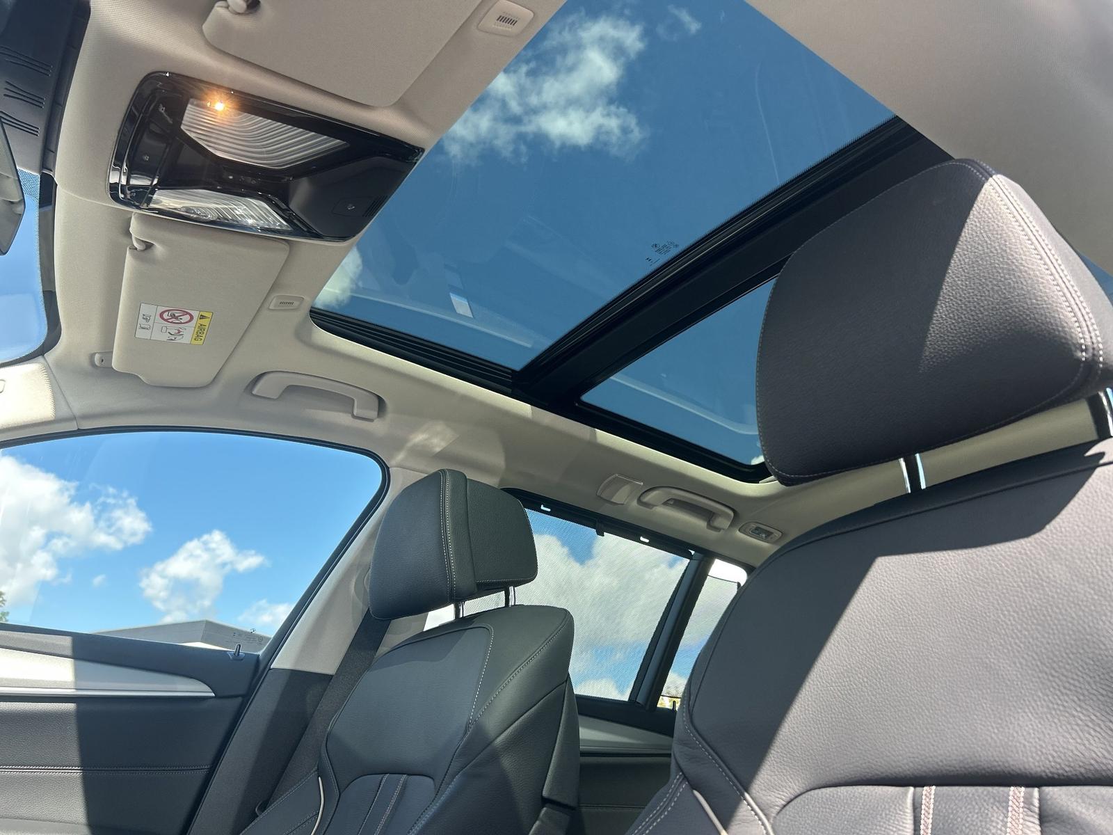 BMW 530e Tour LASER PANO Head-Up Komfortsitz Laserli