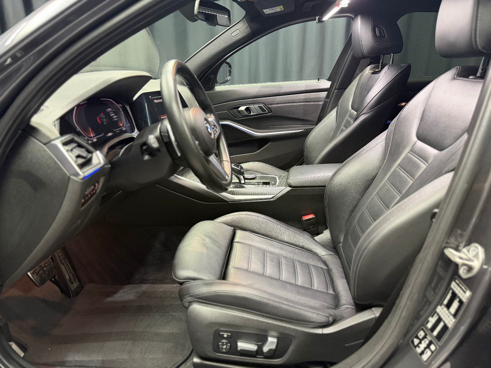 Fahrzeugabbildung BMW 320d Touring xDrive M Sport|HIFI|HuD|LEDER|KAMER