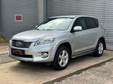 Toyota RAV4 2.2 4x4 *AUTOMATIK NAVI SHZ KAMERA KEYLESS* - Toyota RAV 4 mit Diesel-Antrieb: Allradantrieb, Geländewagen, 4.2