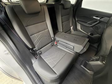 2026 BMW IX1 缩略图 23