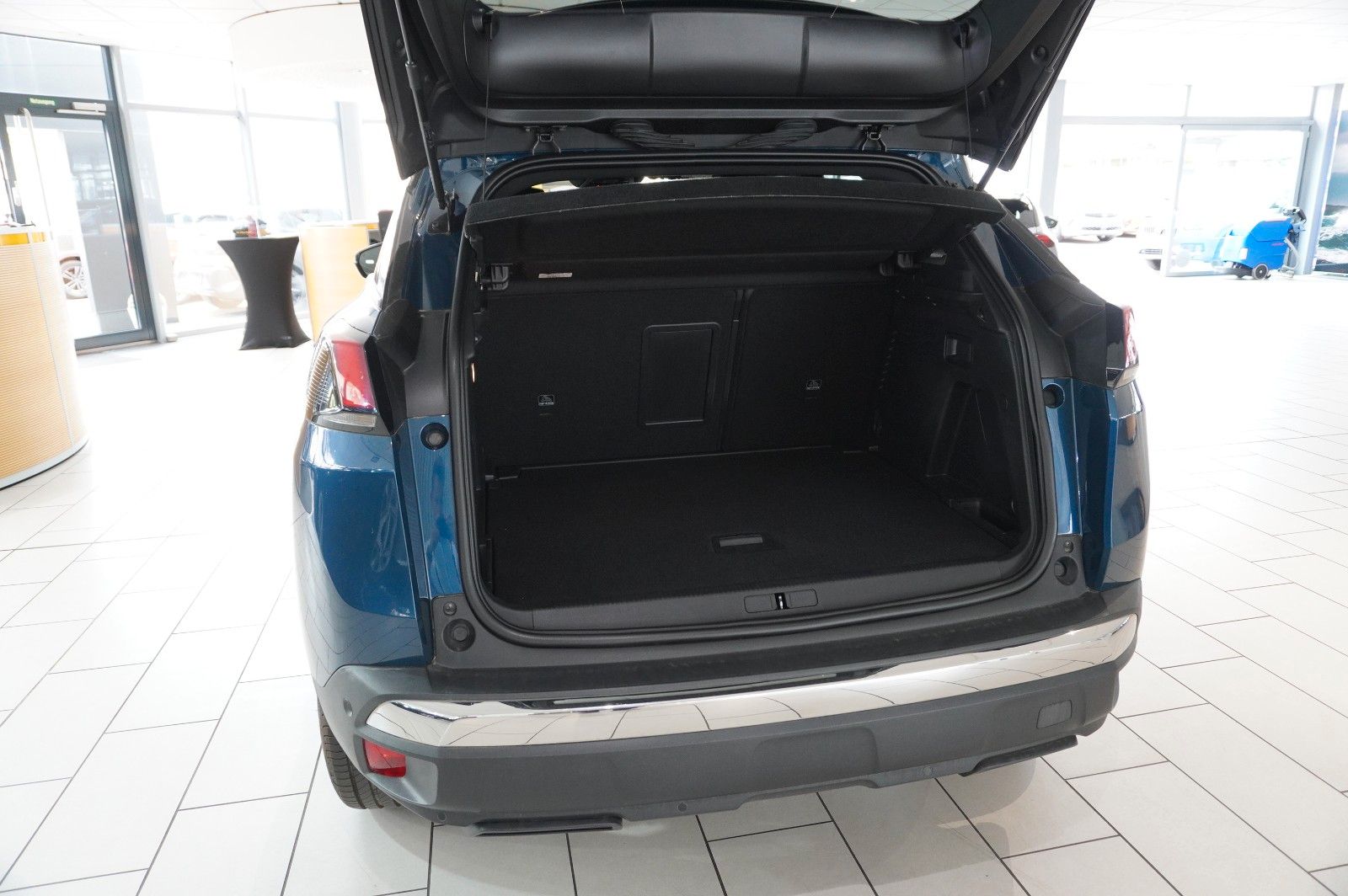 Fahrzeugabbildung Peugeot 3008 1.2T ALLURE PACK NAVI/LED/KAMERA/SH/SPORT