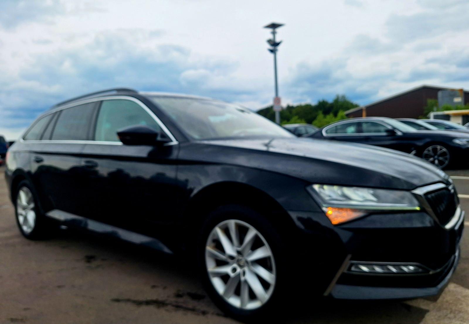 Skoda Superb Style iV*Nav*LED*Leder*SHZ*Cam-PDC*AHK
