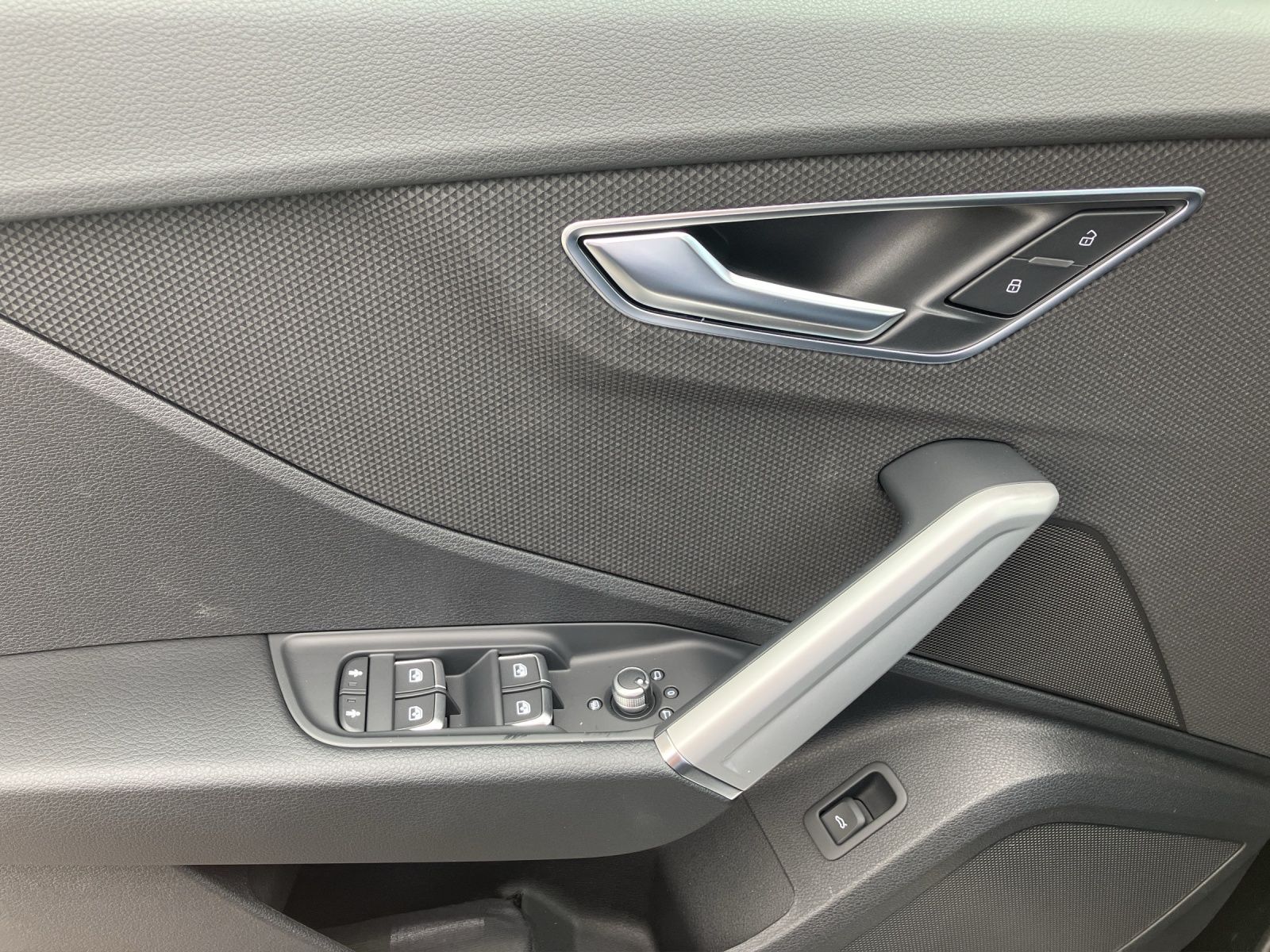 Fahrzeugabbildung Audi Q2 35 TFSI advanced Matrix, virtual cockpit plus