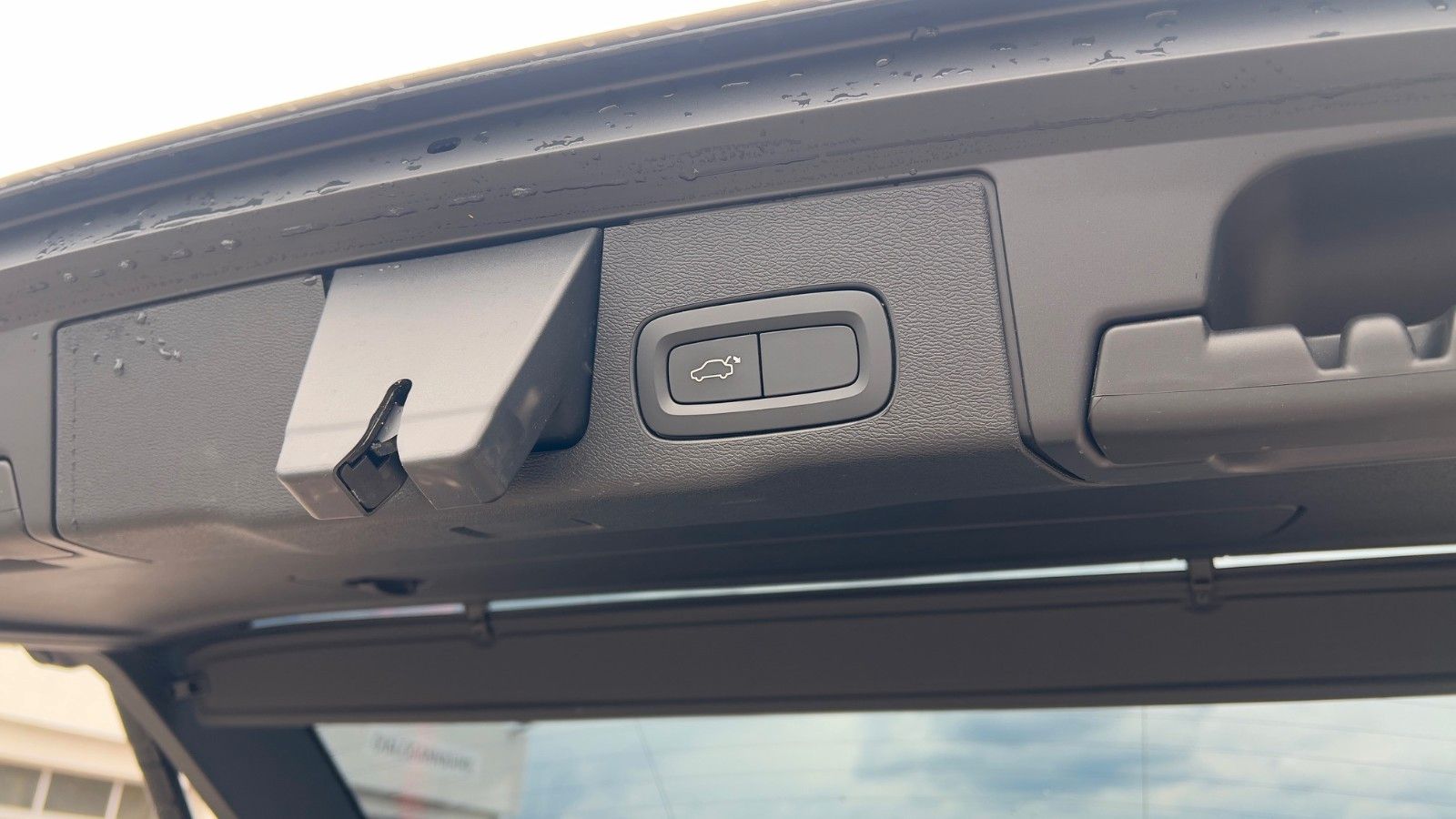 Fahrzeugabbildung Volvo XC60 T8 AWD *LUFT*STHZG*AHK*4x Sitzhzg*22Zoll*