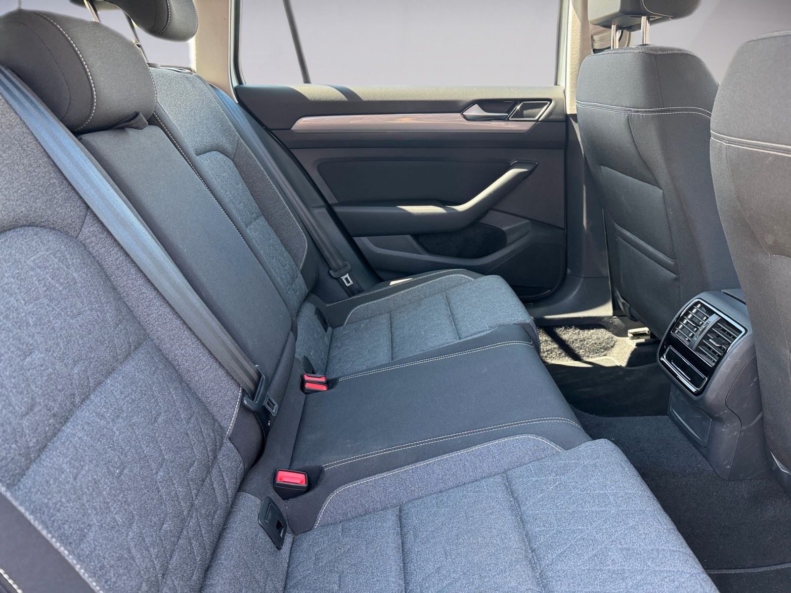 Fahrzeugabbildung Volkswagen Passat Variant Business 2.0 TDI