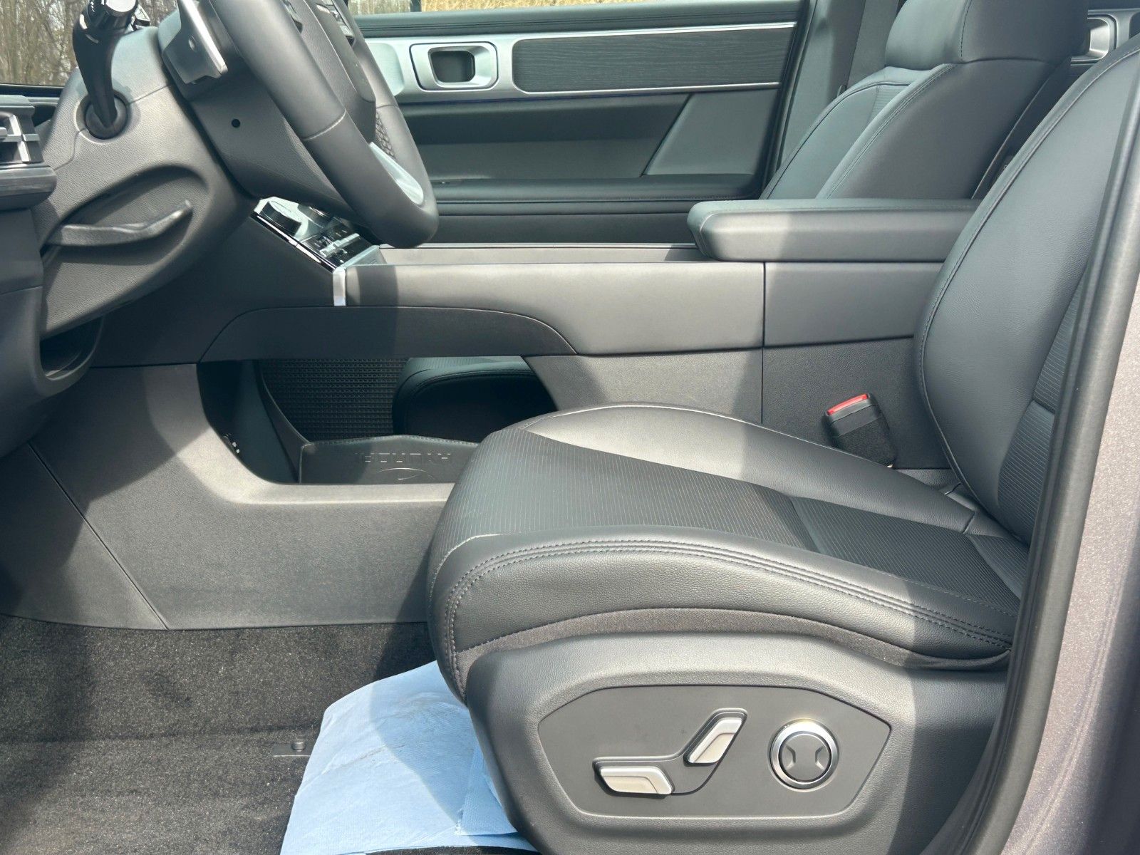 Fahrzeugabbildung Hyundai SANTA FE 1.6 T-GDI HEV Signature *ACC*7Sitz*360°