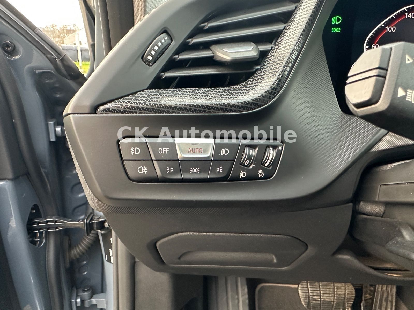 Fahrzeugabbildung BMW 118d Sport-Line/Shadow-Line/Navi/Pano/LED/PDC