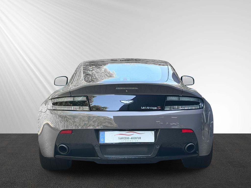 Aston Martin V12 Vantage