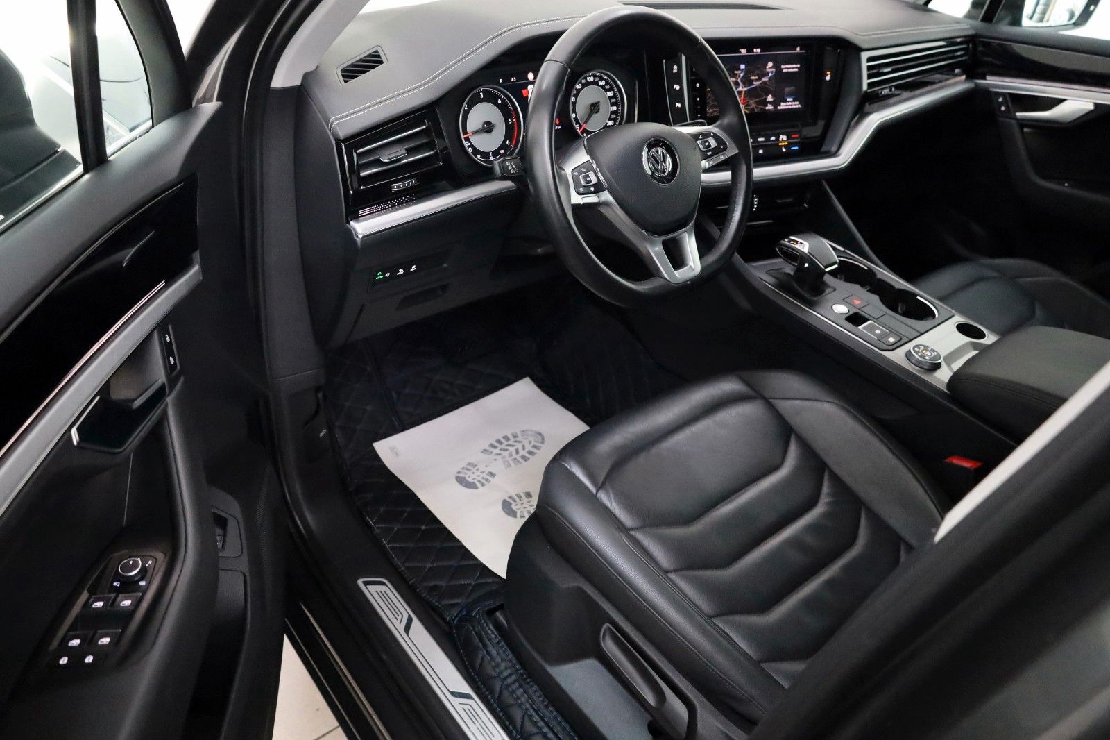 Fahrzeugabbildung Volkswagen Touareg Elegance 4M,R-Line,Keyless,AHK el,SR+WR