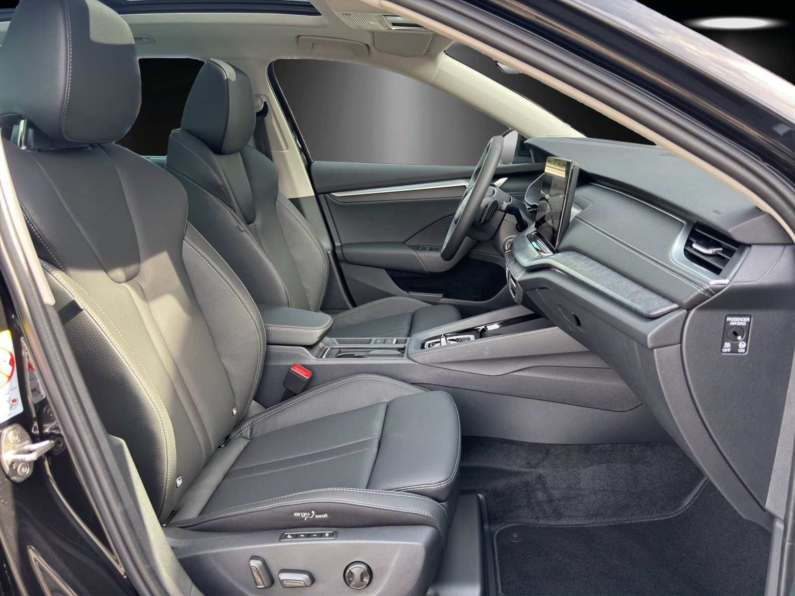 Fahrzeugabbildung SKODA Octavia Combi Balance 1,5TSI110kW DSG/AHK/Stahzg
