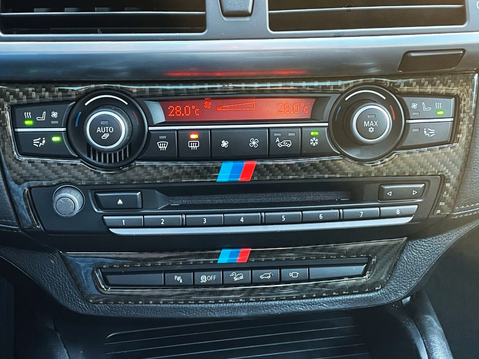 Fahrzeugabbildung BMW X6 M LEDER HUD 360° SOFT-CL NAVI-PRO ALU 22" LED