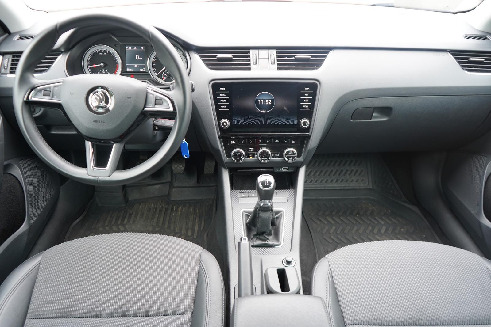 Skoda Octavia 1.6 TDI Style Navi Sitzheizung Klimaaut.