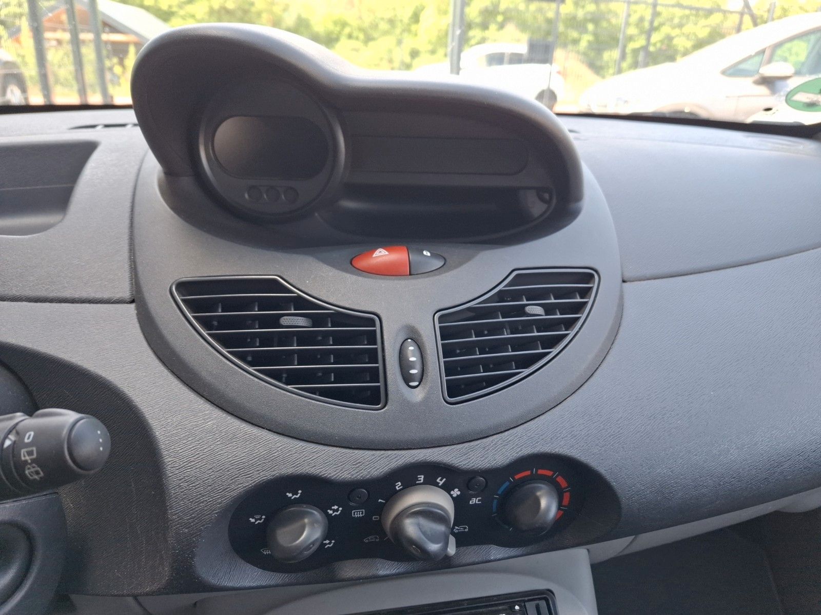 Fahrzeugabbildung Renault Twingo Authentique ! Klima ! TÜV NEU !
