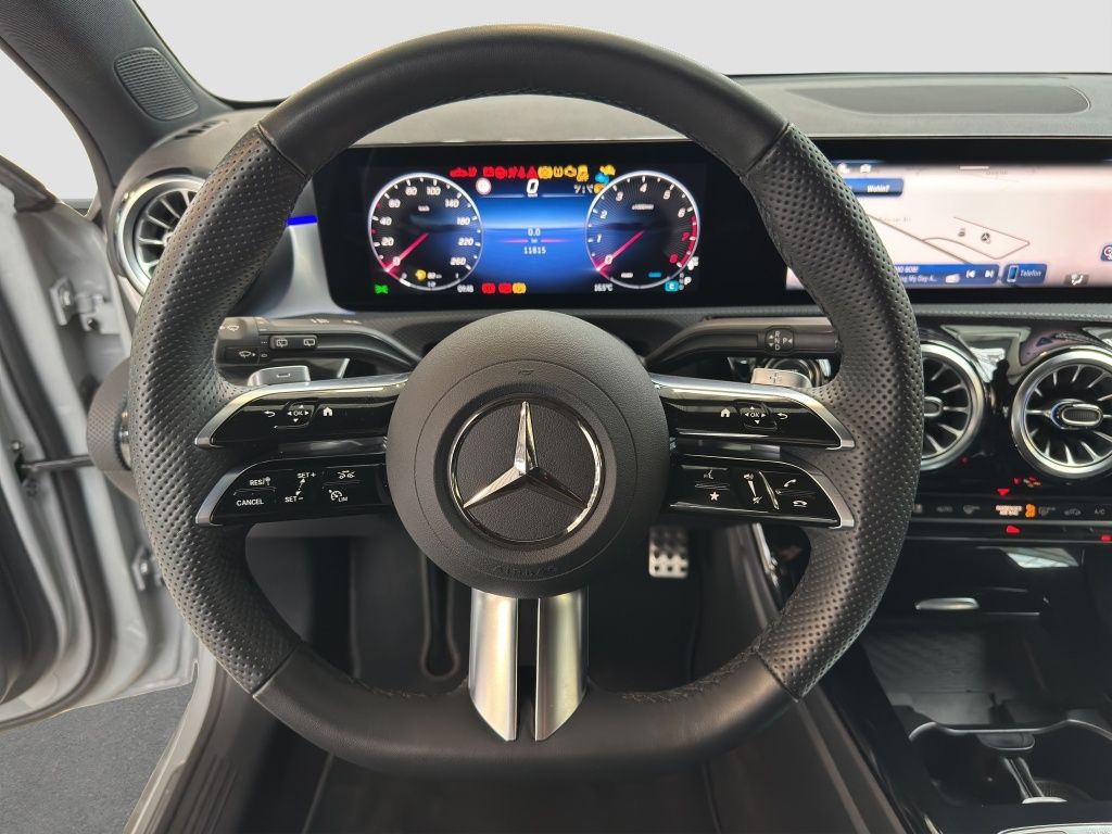 Fahrzeugabbildung Mercedes-Benz A 200 AHK*LED*PDC*ParkAss*Sportp.*SpurH*SpurW*LM