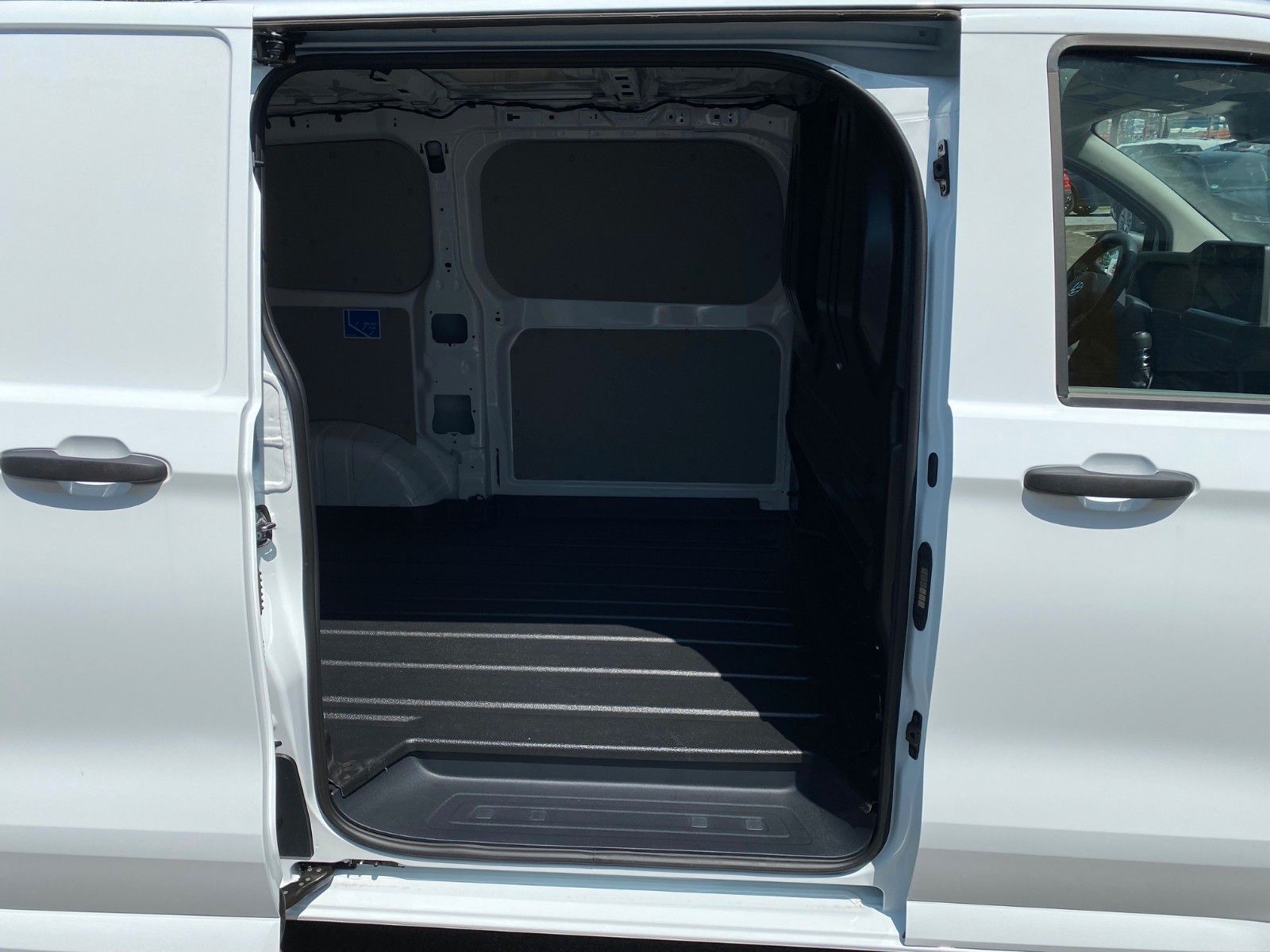 Fahrzeugabbildung Volkswagen T7 2.0 TDI+App+PDC+sofort verfügbar+2x Heckflüge