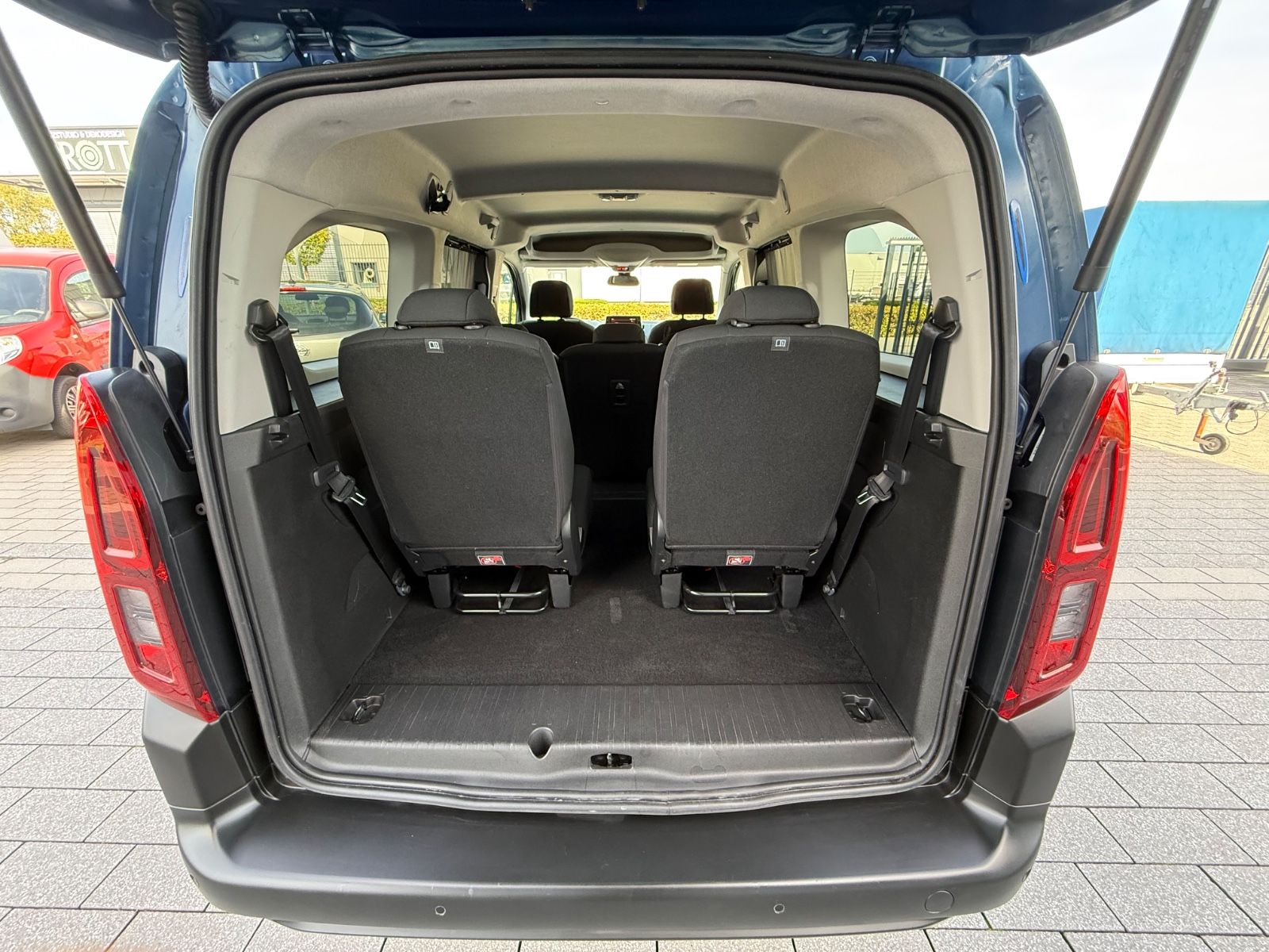 Fahrzeugabbildung Citroën Berlingo XL 7-SITZER AUTOM. KLIMA SITZHEIZ. CAM